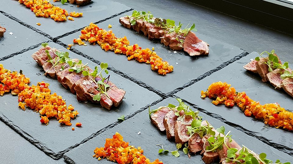 Tataki de atún blue fin con verduras salteadas